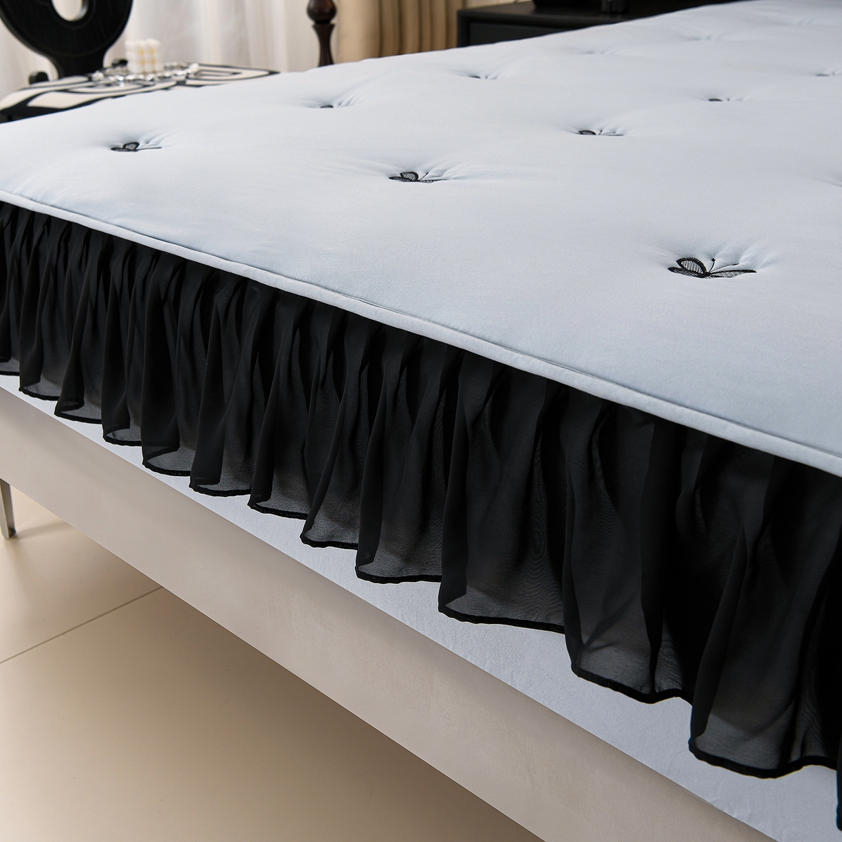 91家纺网 家纺一手货源 找家纺 云木里 2025新款A类水洗棉花边刺绣夹棉床笠 蝴蝶-蓝色