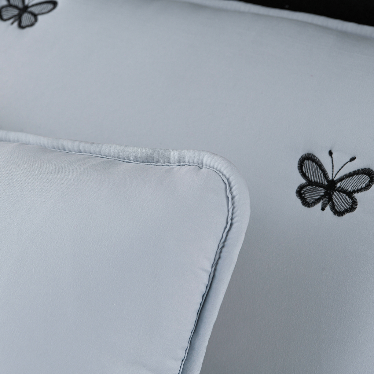 91家纺网 家纺一手货源 找家纺 云木里 2025新款A类水洗棉花边刺绣夹棉床笠 蝴蝶-蓝色