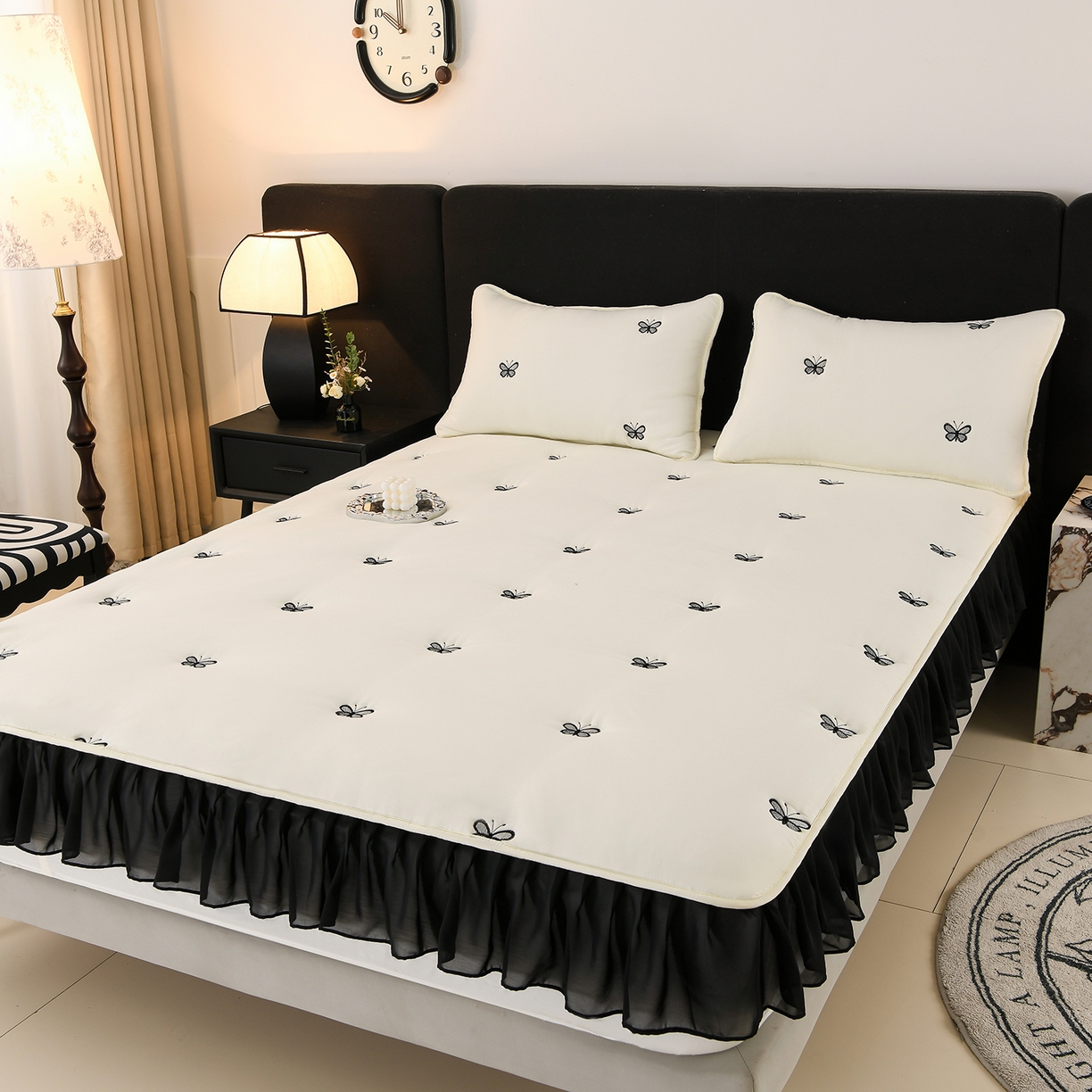 91家纺网 家纺一手货源 找家纺 云木里 2025新款A类水洗棉花边刺绣夹棉床笠 蝴蝶-米白