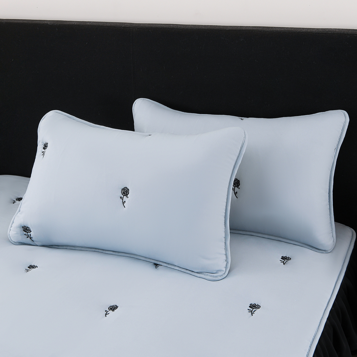 91家纺网 家纺一手货源 找家纺 云木里 2025新款A类水洗棉花边刺绣夹棉床笠 花边款玫瑰-蓝色