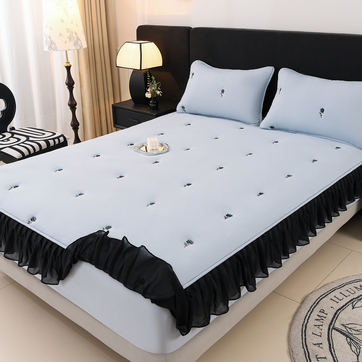 91家纺网 家纺一手货源 找家纺 云木里 2025新款A类水洗棉花边刺绣夹棉床笠 花边款玫瑰-蓝色