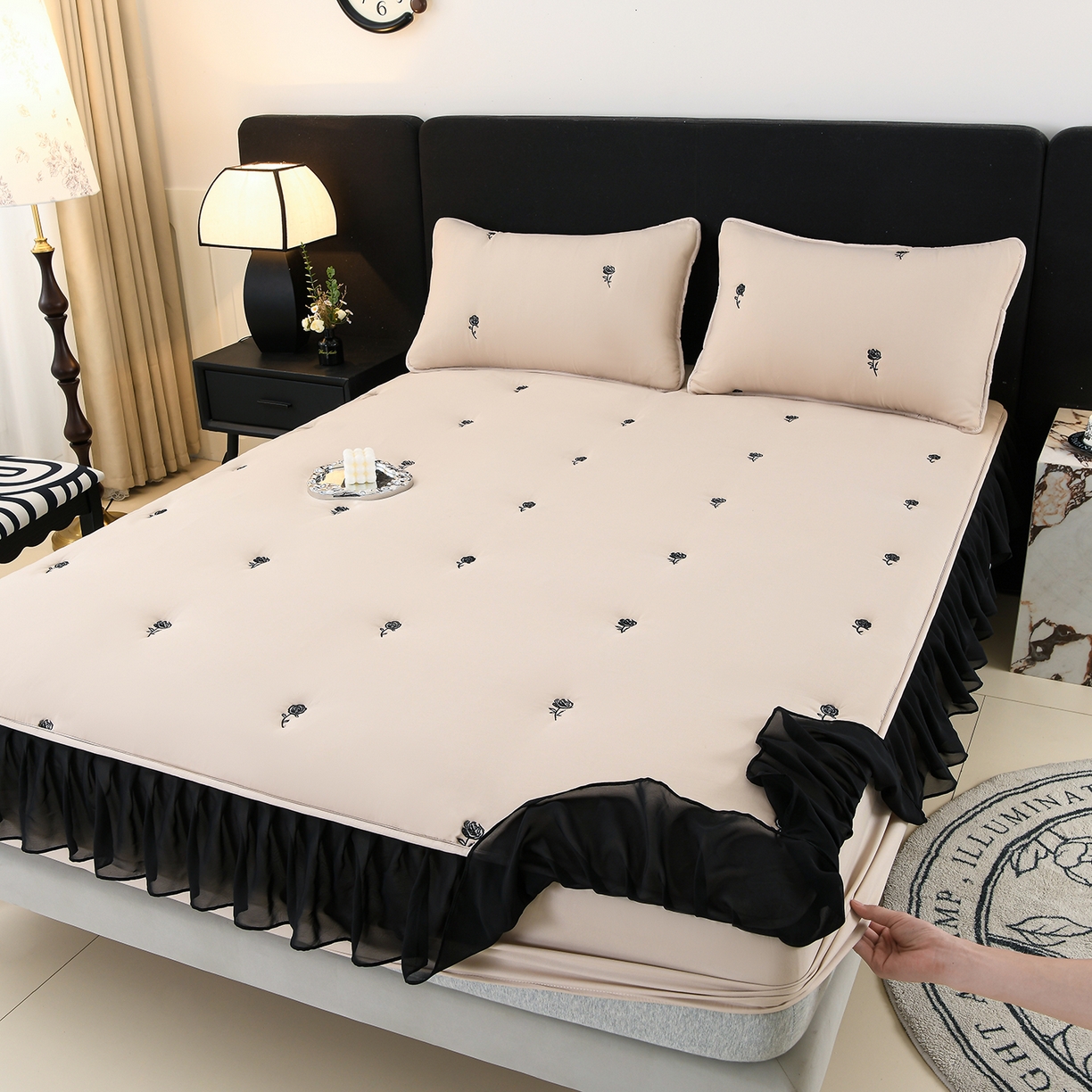 91家纺网 家纺一手货源 找家纺 云木里 2025新款A类水洗棉花边刺绣夹棉床笠 花边款玫瑰-卡其