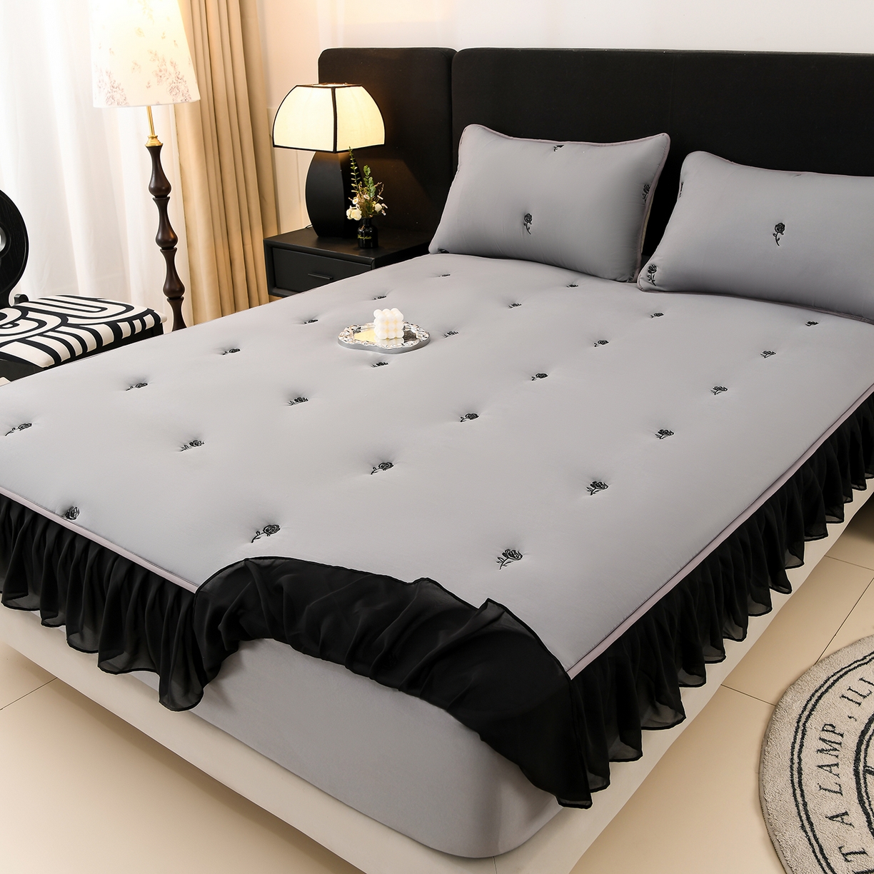 91家纺网 家纺一手货源 找家纺 云木里 2025新款A类水洗棉花边刺绣夹棉床笠 花边款玫瑰-深灰