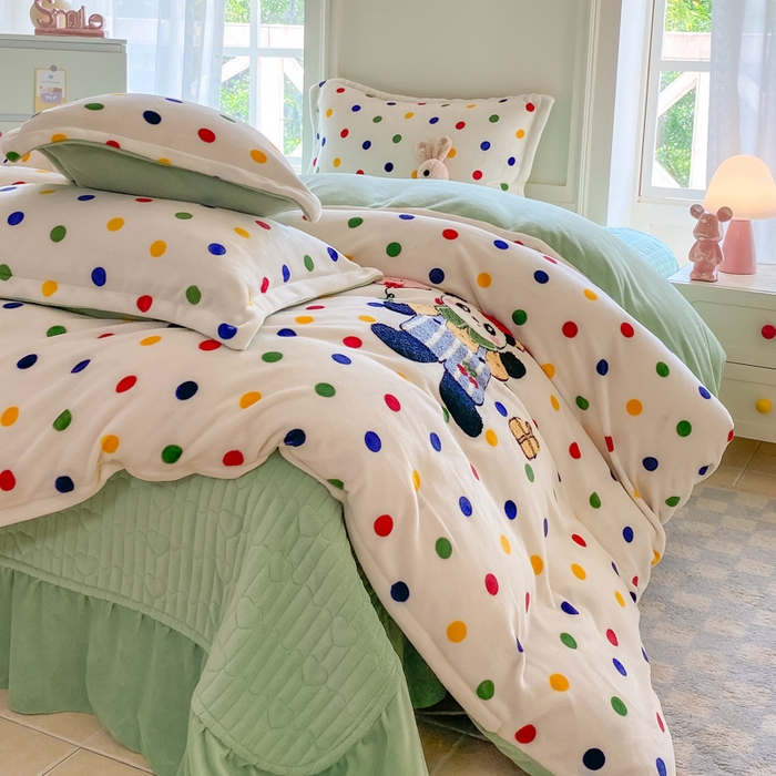 91家纺网 家纺一手货源 找家纺 （总）梦可莱家居 2025新款牛奶绒毛巾绣加厚床盖四件套