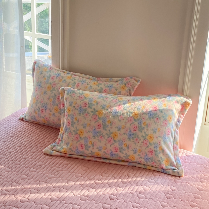 91家纺网 家纺一手货源 找家纺 梦可莱家居 2025新款牛奶绒毛巾绣加厚床盖四件套 爆莓兔