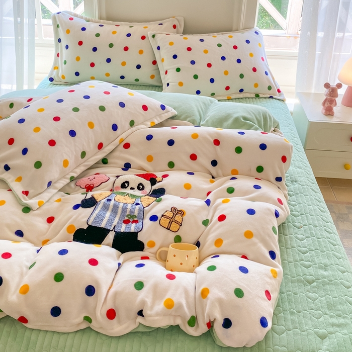 91家纺网 家纺一手货源 找家纺 梦可莱 2023新款加厚保暖高克重牛奶绒刺绣四件套-樱桃 奶咖色