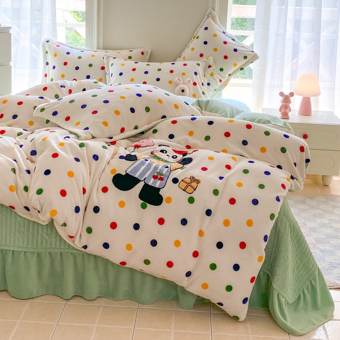 91家纺网 家纺一手货源 找家纺 （总）梦可莱家居 2025新款牛奶绒毛巾绣加厚床盖四件套