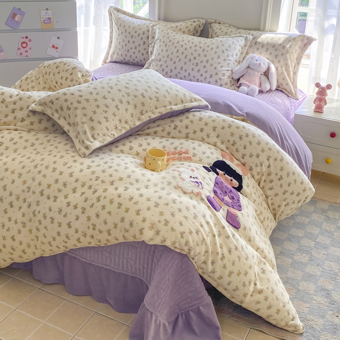 91家纺网 家纺一手货源 找家纺 梦可莱家居 2025新款牛奶绒毛巾绣加厚床盖四件套 小女孩