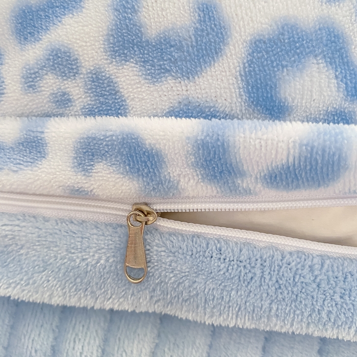 91家纺网 家纺一手货源 找家纺 梦可莱家居 2025新款牛奶绒毛巾绣加厚床盖四件套 黑皮猫