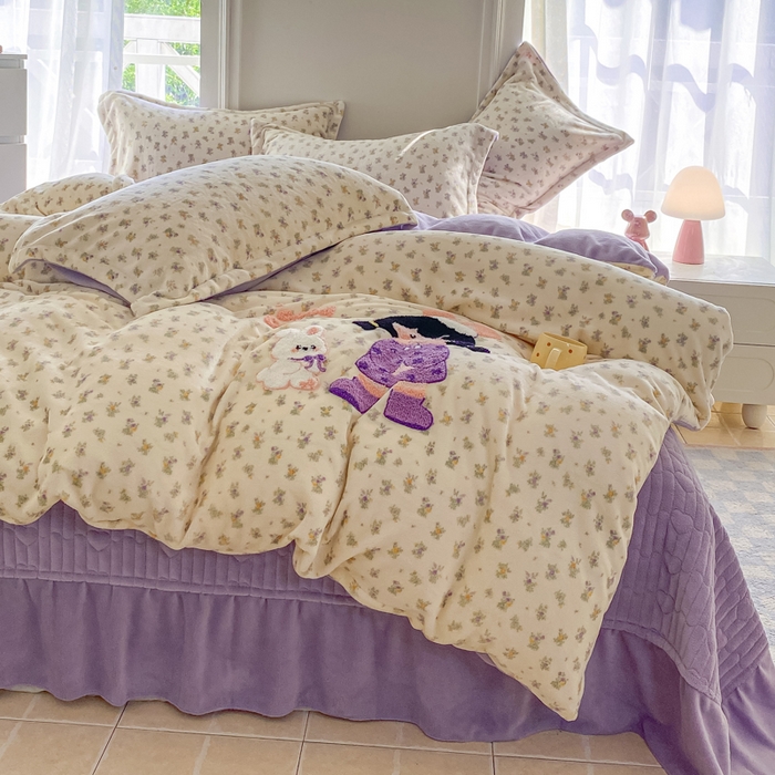 91家纺网 家纺一手货源 找家纺 梦可莱家居 2025新款牛奶绒毛巾绣加厚床盖四件套 小女孩