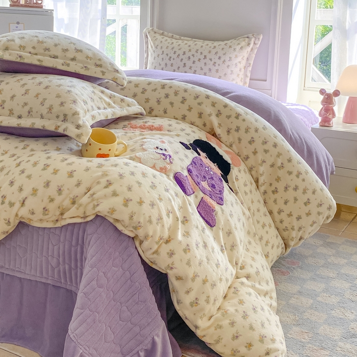 91家纺网 家纺一手货源 找家纺 梦可莱家居 2025新款牛奶绒毛巾绣加厚床盖四件套 小女孩