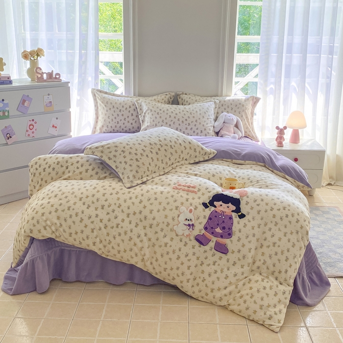 91家纺网 家纺一手货源 找家纺 梦可莱家居 2025新款牛奶绒毛巾绣加厚床盖四件套 小女孩