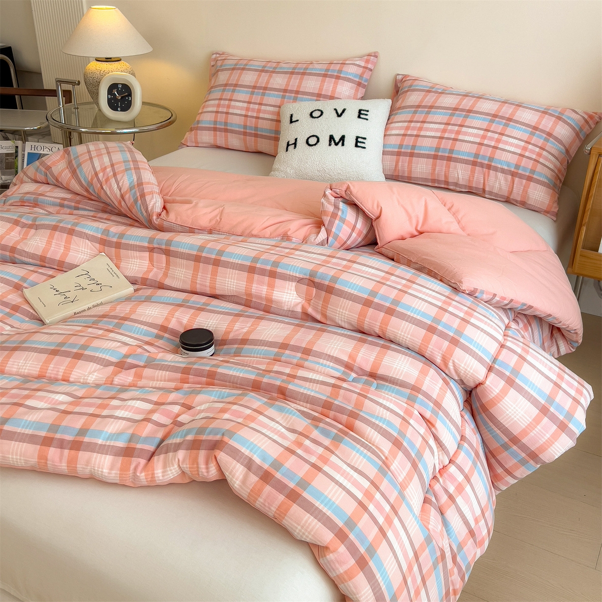 91家纺网 家纺一手货源 找家纺 梵克保罗 2025秋冬新款10A抗菌无印风冬被被子被芯 英伦粉