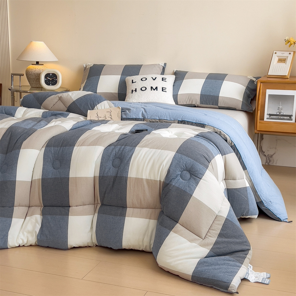 91家纺网 家纺一手货源 找家纺 梵克保罗 2025秋冬新款10A抗菌无印风冬被被子被芯 深蓝大格