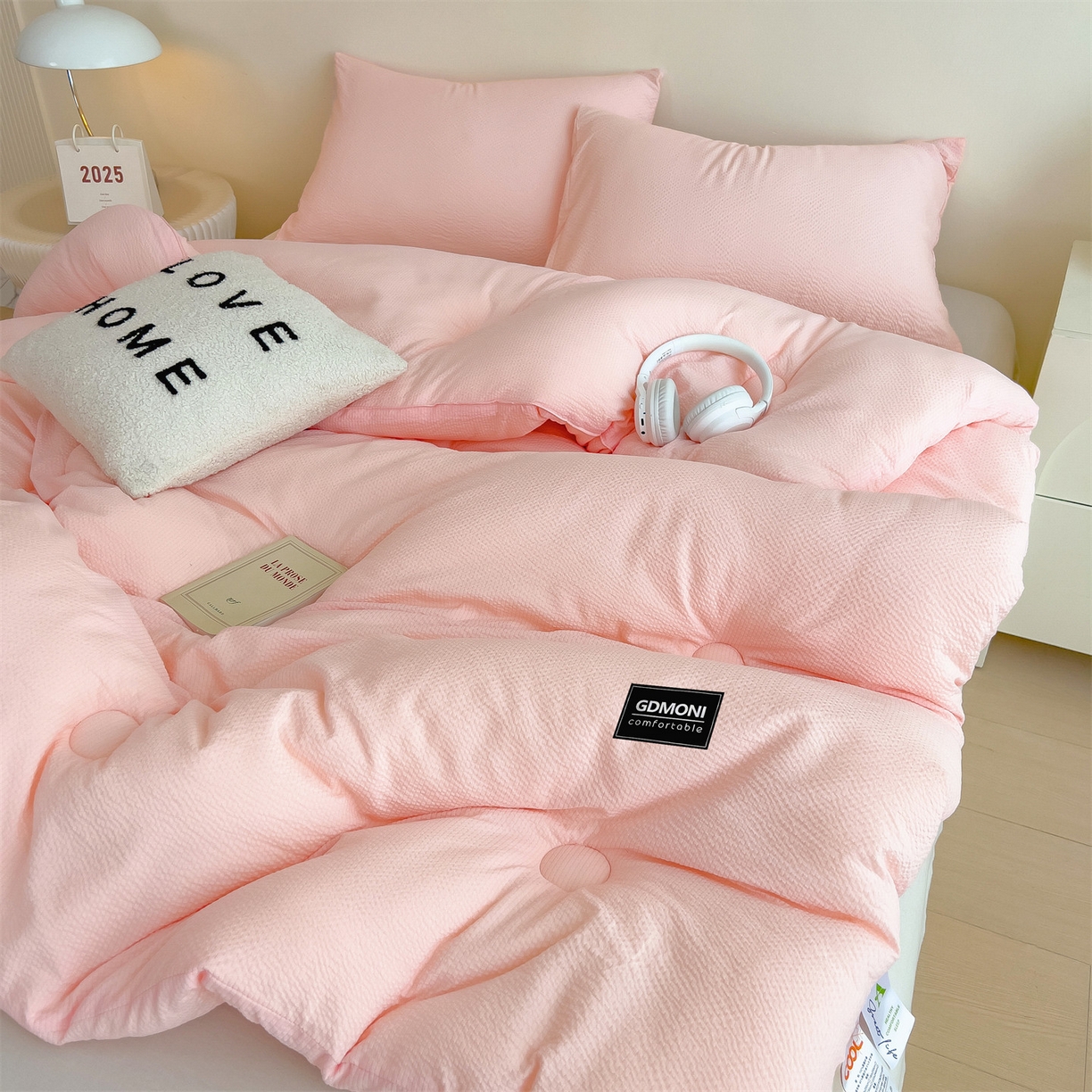 91家纺网 家纺一手货源 找家纺 梵克保罗 2025秋冬新款10A抗菌无印风冬被被子被芯 樱花粉