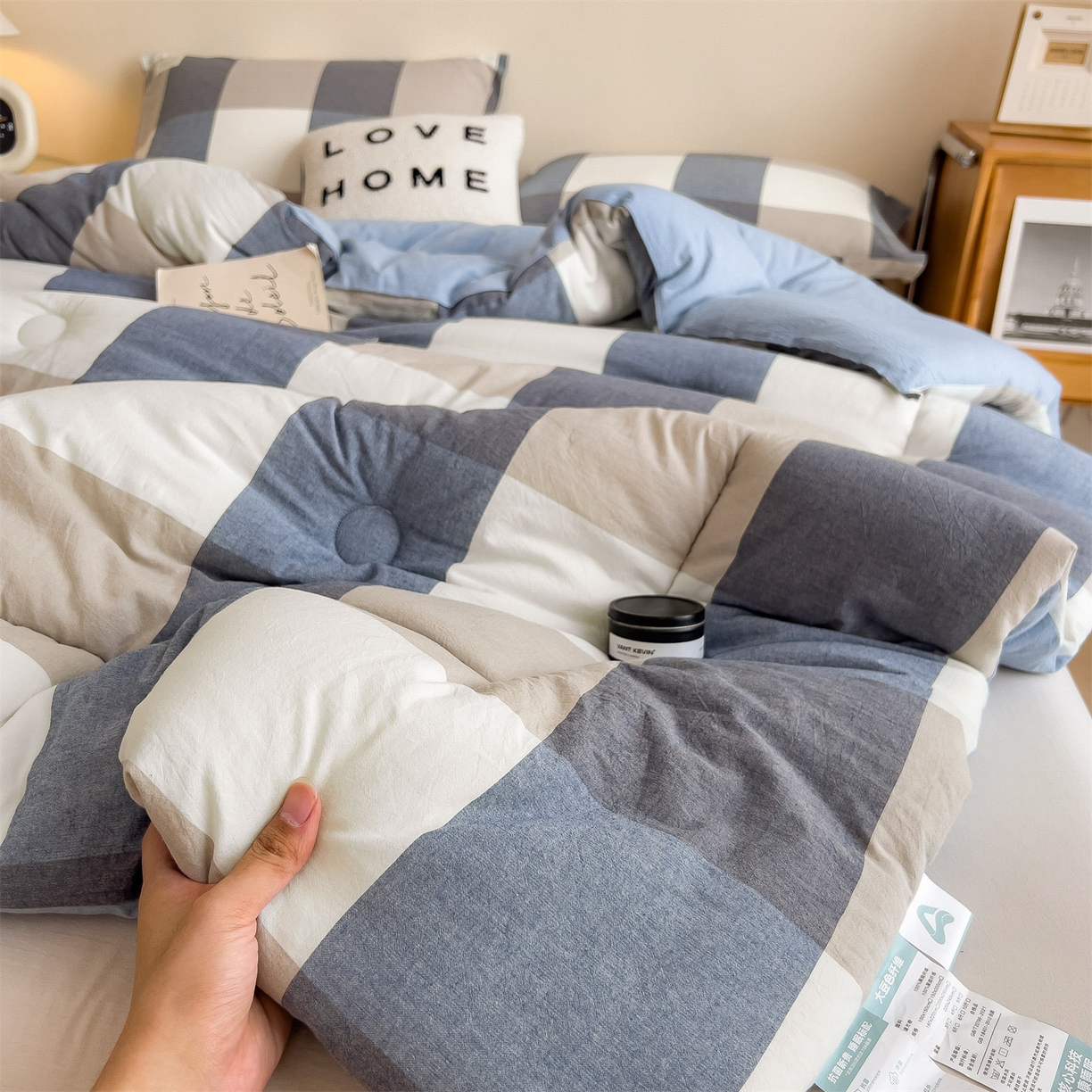 91家纺网 家纺一手货源 找家纺 梵克保罗 2025秋冬新款10A抗菌无印风冬被被子被芯 深蓝大格