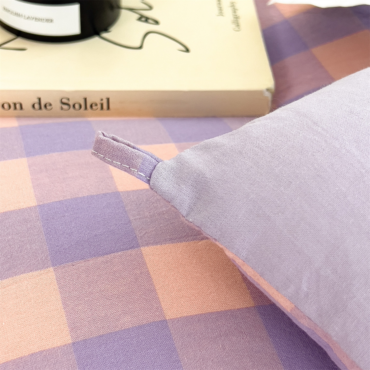 91家纺网 家纺一手货源 找家纺 梵克保罗 2025秋冬新款10A抗菌无印风冬被被子被芯 紫粉中格