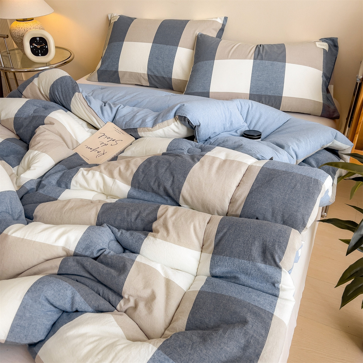 91家纺网 家纺一手货源 找家纺 梵克保罗 2025秋冬新款10A抗菌无印风冬被被子被芯 深蓝大格