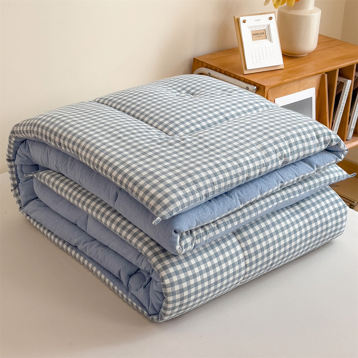 91家纺网 家纺一手货源 找家纺 梵克保罗 2025秋冬新款10A抗菌无印风冬被被子被芯 天蓝小格