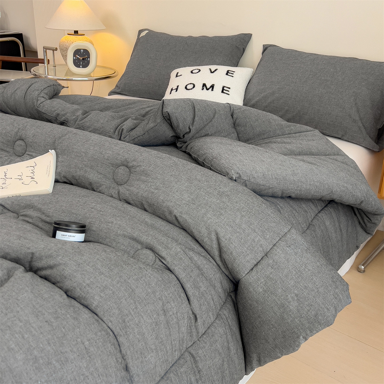 91家纺网 家纺一手货源 找家纺 梵克保罗 2025秋冬新款10A抗菌无印风冬被被子被芯 低调灰