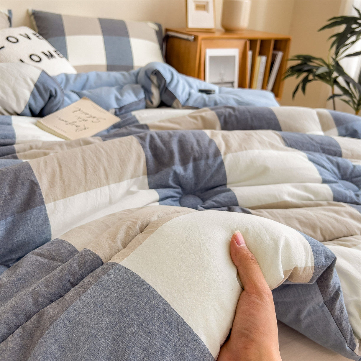 91家纺网 家纺一手货源 找家纺 梵克保罗 2025秋冬新款10A抗菌无印风冬被被子被芯 深蓝大格