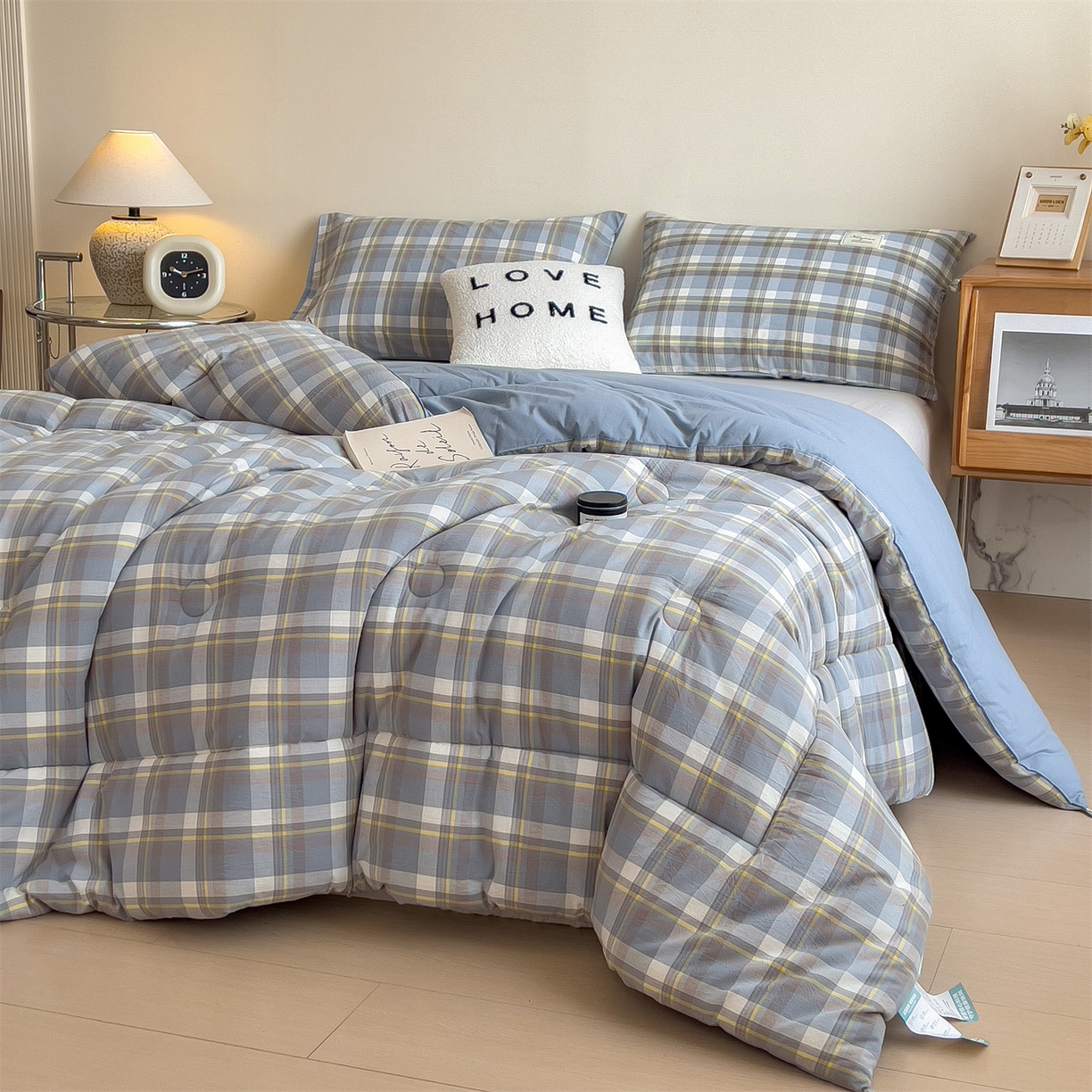 91家纺网 家纺一手货源 找家纺 梵克保罗 2025秋冬新款10A抗菌无印风冬被被子被芯 天蓝中格