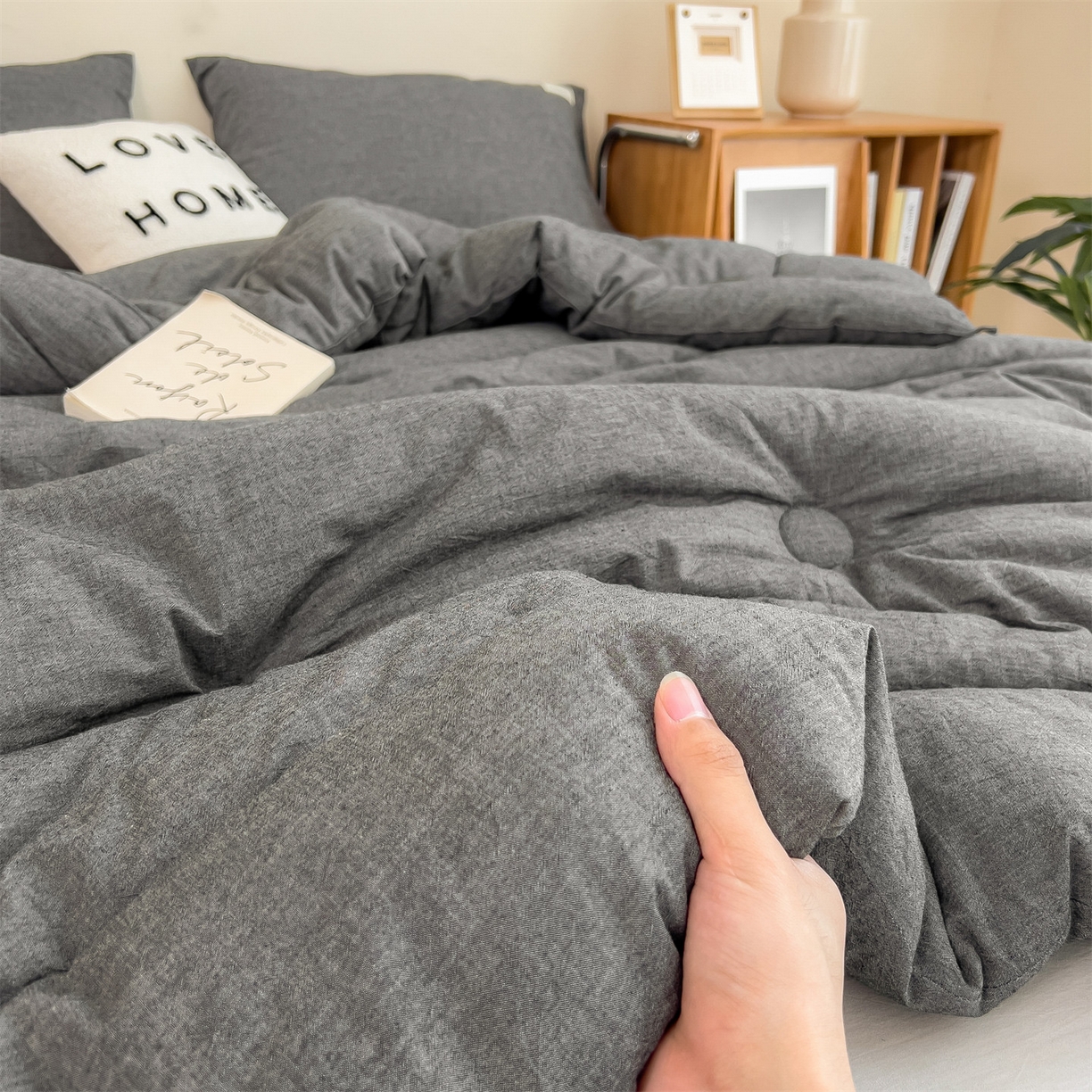 91家纺网 家纺一手货源 找家纺 梵克保罗 2025秋冬新款10A抗菌无印风冬被被子被芯 低调灰