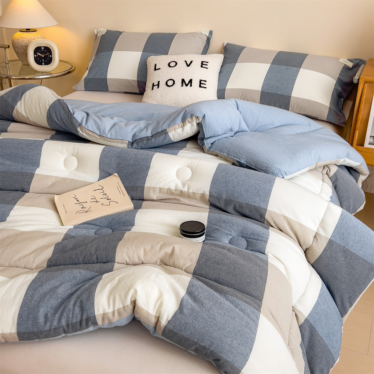 91家纺网 家纺一手货源 找家纺 梵克保罗 2025秋冬新款10A抗菌无印风冬被被子被芯 深蓝大格