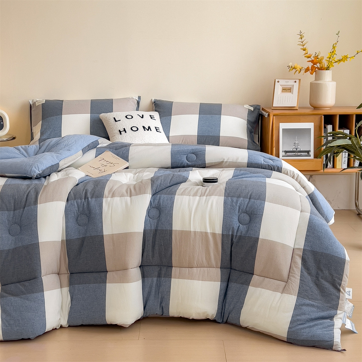 91家纺网 家纺一手货源 找家纺 梵克保罗 2025秋冬新款10A抗菌无印风冬被被子被芯 深蓝大格