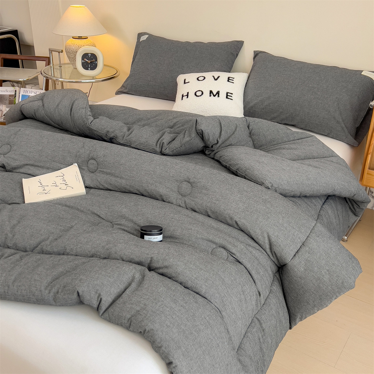 91家纺网 家纺一手货源 找家纺 梵克保罗 2025秋冬新款10A抗菌无印风冬被被子被芯 低调灰