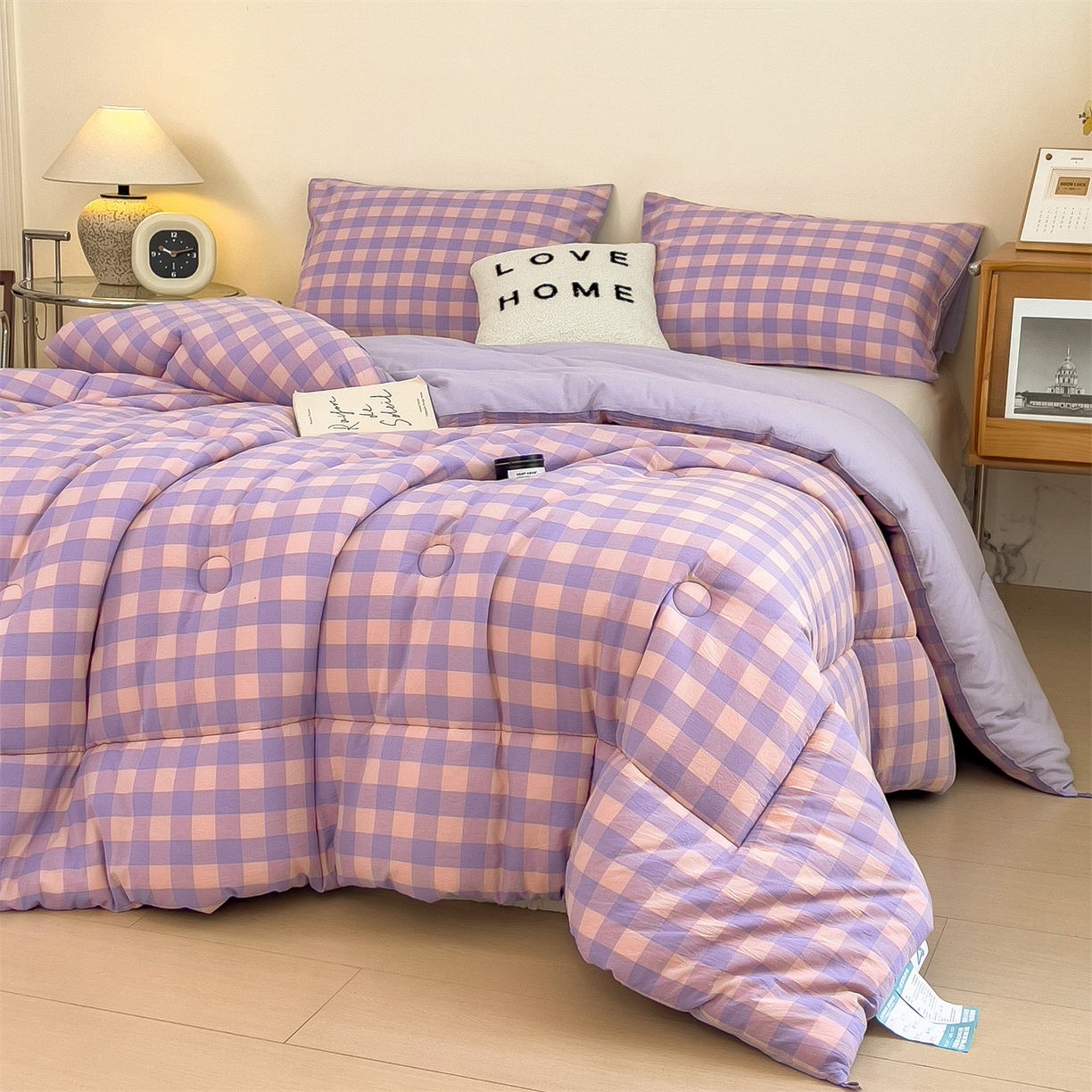 91家纺网 家纺一手货源 找家纺 梵克保罗 2025秋冬新款10A抗菌无印风冬被被子被芯 紫粉中格