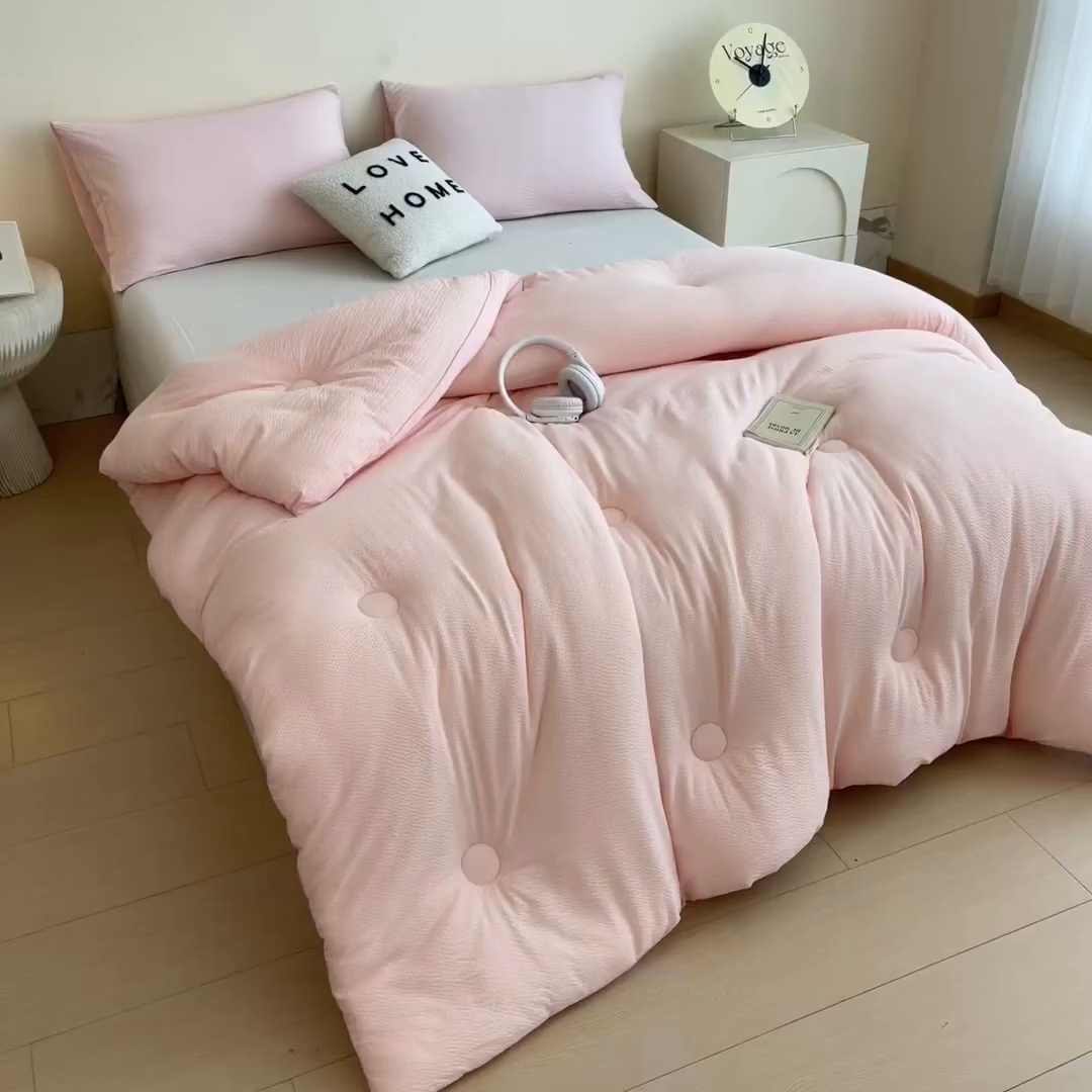 91家纺网 家纺一手货源 找家纺 梵克保罗 2025秋冬新款10A抗菌无印风冬被被子被芯 樱花粉
