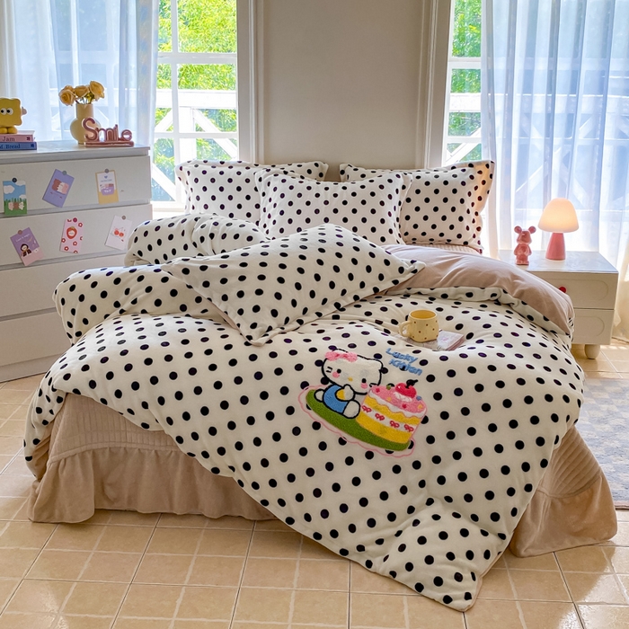 91家纺网 家纺一手货源 找家纺 梦可莱家居 2025新款牛奶绒毛巾绣加厚床盖四件套 蛋糕帽