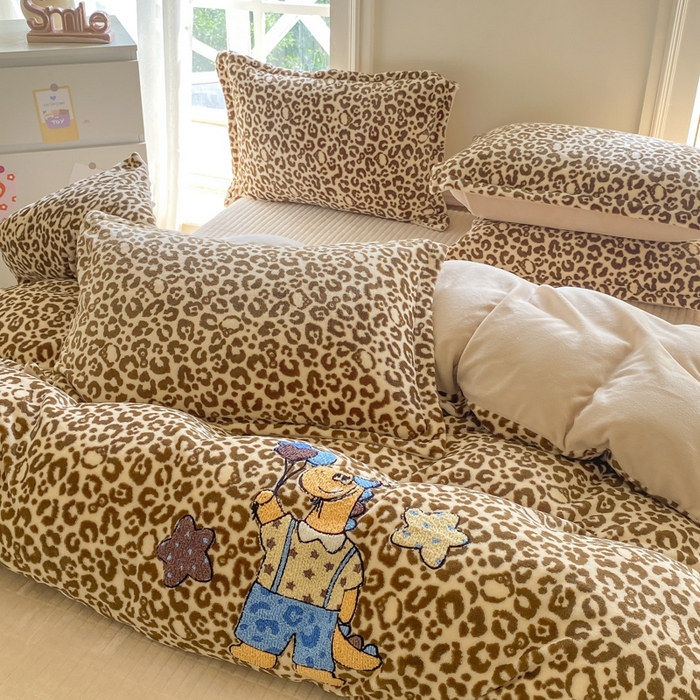 91家纺网 家纺一手货源 找家纺 梦可莱家居 2025新款牛奶绒毛巾绣加厚床盖四件套 恐龙