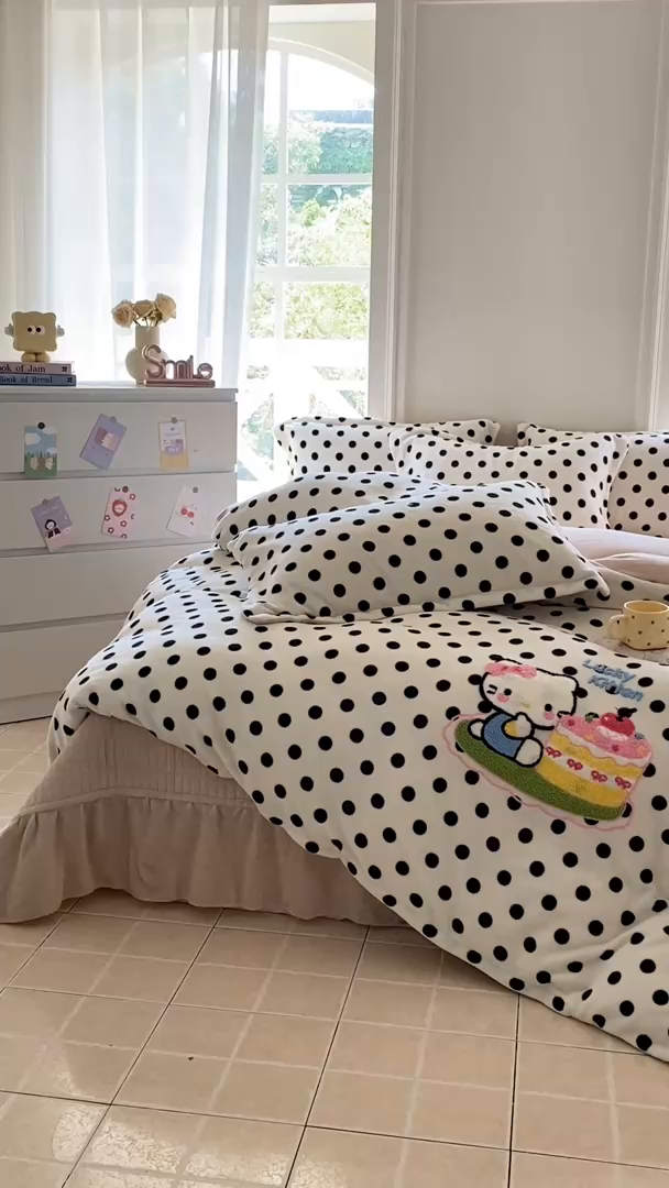 91家纺网 家纺一手货源 找家纺 梦可莱家居 2025新款牛奶绒毛巾绣加厚床盖四件套 蛋糕帽