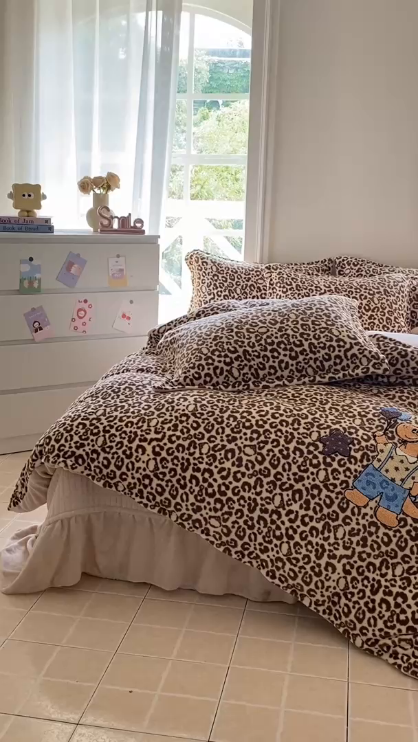 91家纺网 家纺一手货源 找家纺 梦可莱家居 2025新款牛奶绒毛巾绣加厚床盖四件套 恐龙