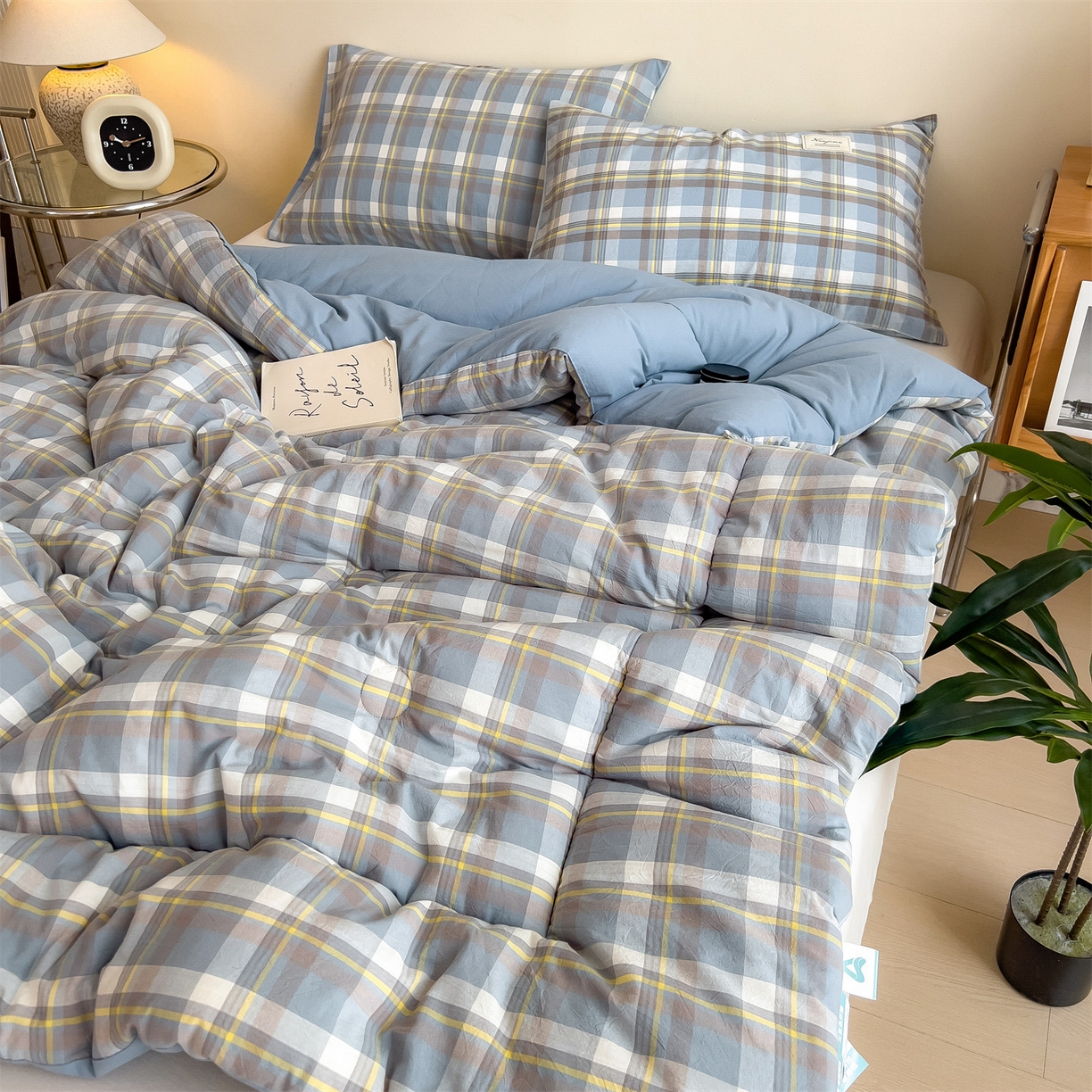 91家纺网 家纺一手货源 找家纺 梵克保罗 2025秋冬新款10A抗菌无印风冬被被子被芯 天蓝中格