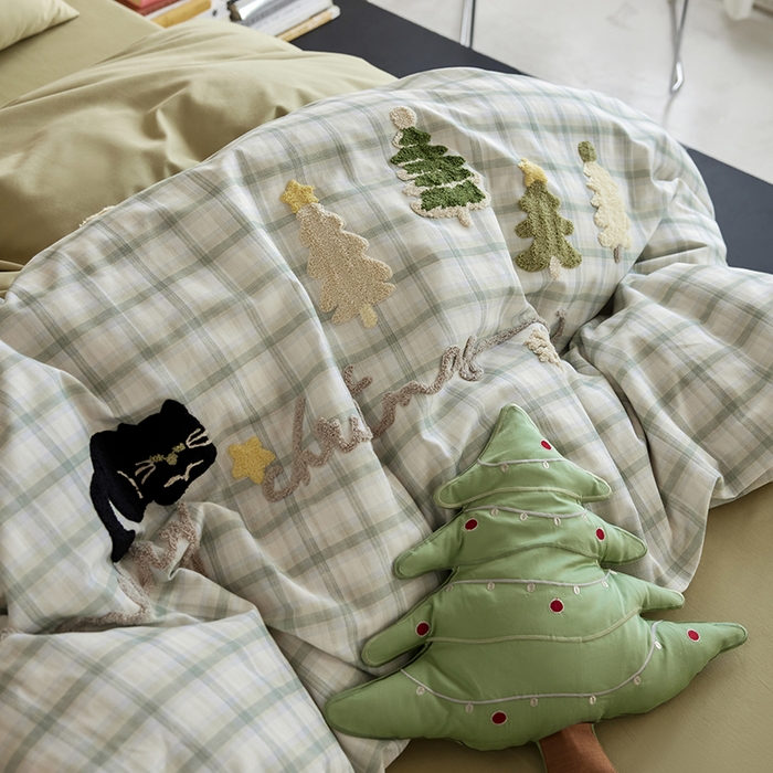 91家纺网 家纺一手货源 找家纺 风向标家纺 2025新款全棉50s磨毛数码印花毛巾绣四件套-风格一 绿色圣诞猫