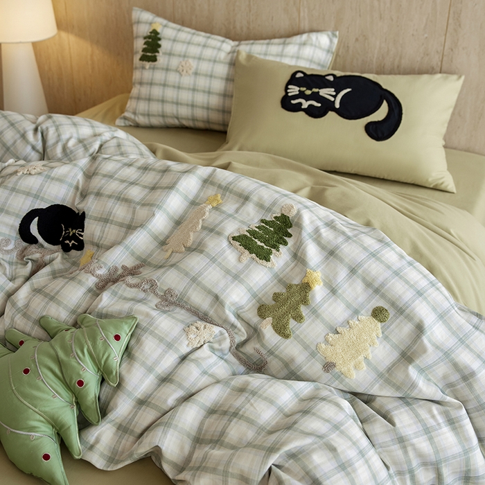 91家纺网 家纺一手货源 找家纺 风向标家纺 2025新款全棉50s磨毛数码印花毛巾绣四件套-风格一 绿色圣诞猫