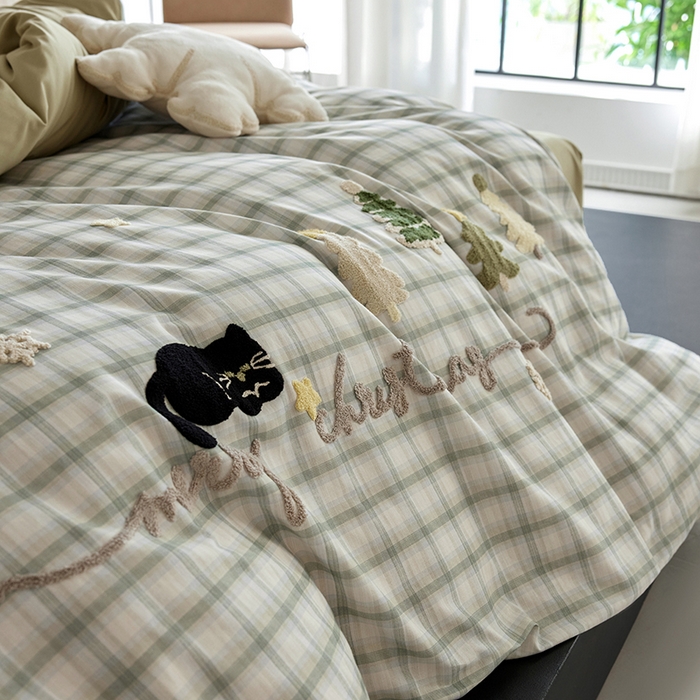 91家纺网 家纺一手货源 找家纺 风向标家纺 2025新款全棉50s磨毛数码印花毛巾绣四件套-风格一 绿色圣诞猫