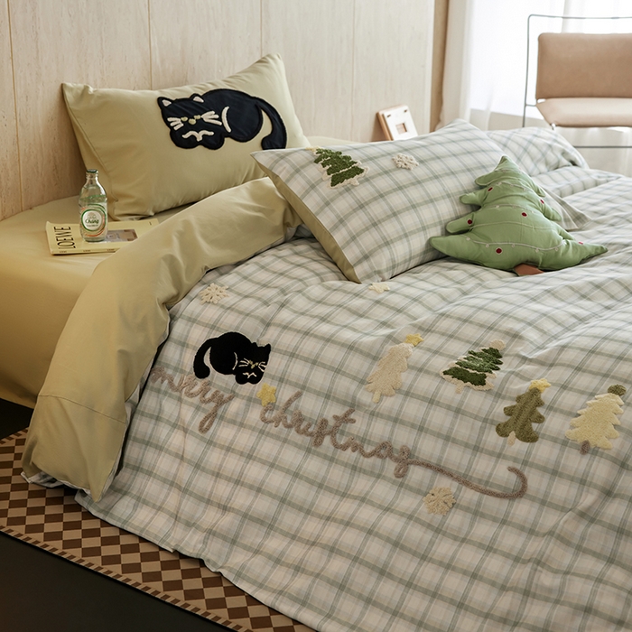 91家纺网 家纺一手货源 找家纺 风向标家纺 2025新款全棉50s磨毛数码印花毛巾绣四件套-风格一 绿色圣诞猫