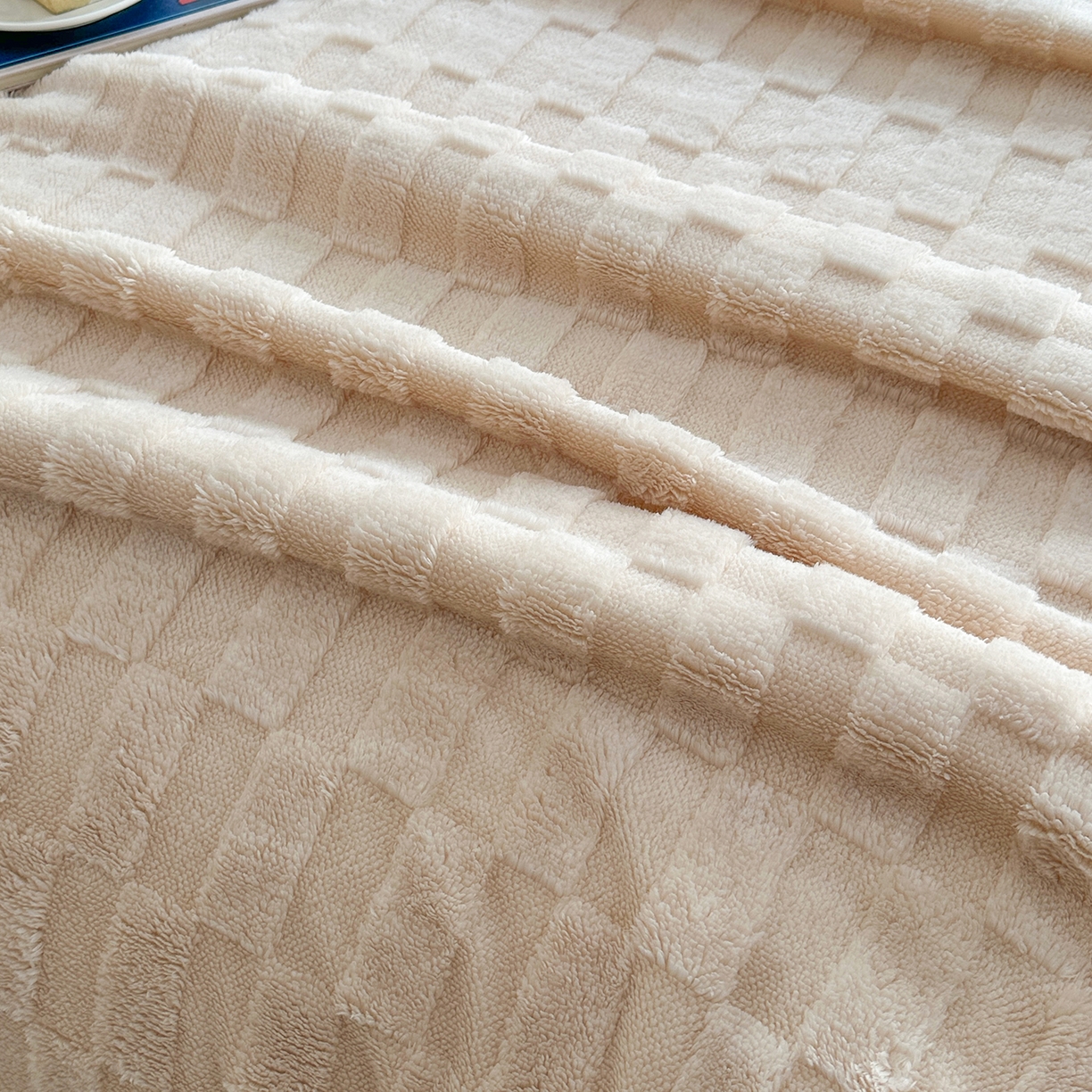 91家纺网 家纺一手货源 找家纺 悦织湾家纺 2025新款塔芙绒羊羔绒舒棉绒毛毯方格系列 方格奶咖