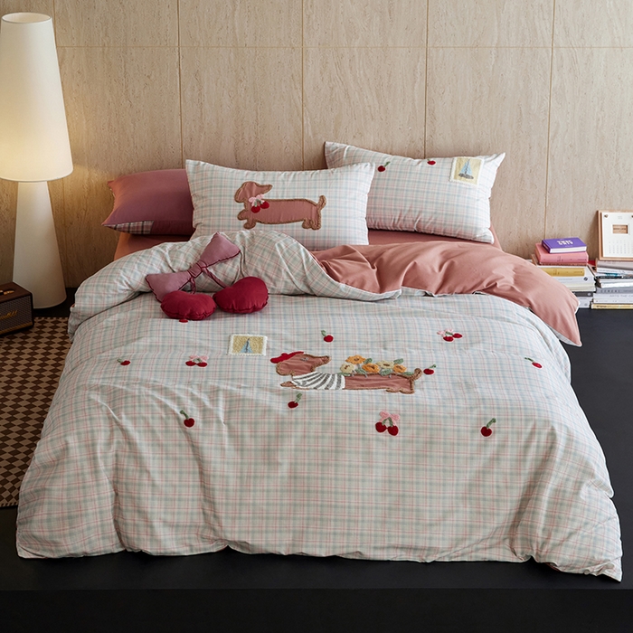 风向标家纺 2025新款全棉50s磨毛数码印花毛巾绣四件套-风格一 樱桃腊肠狗