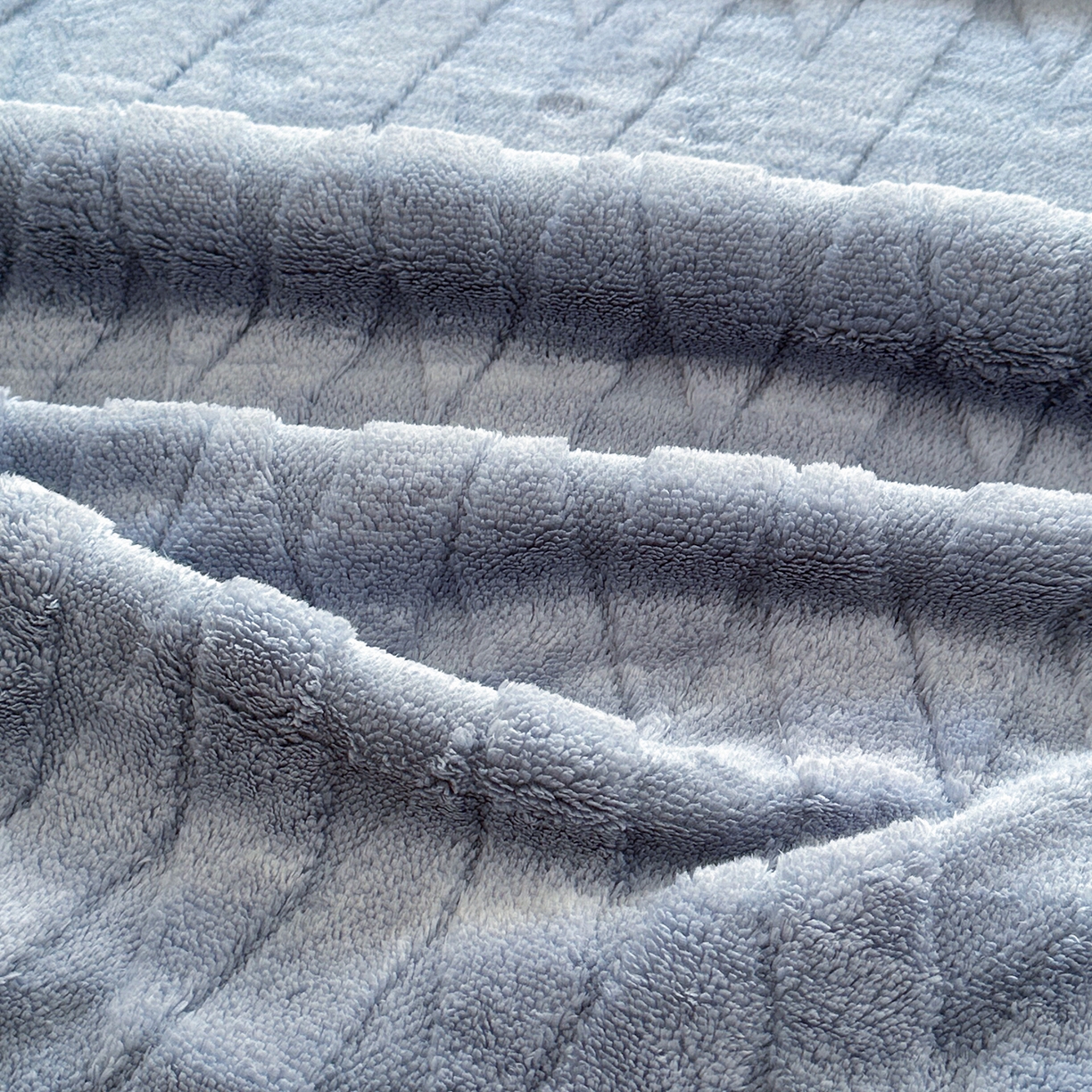 91家纺网 家纺一手货源 找家纺 （总）悦织湾家纺 2025新款塔芙绒羊羔绒舒棉绒毛毯交叉纹系列