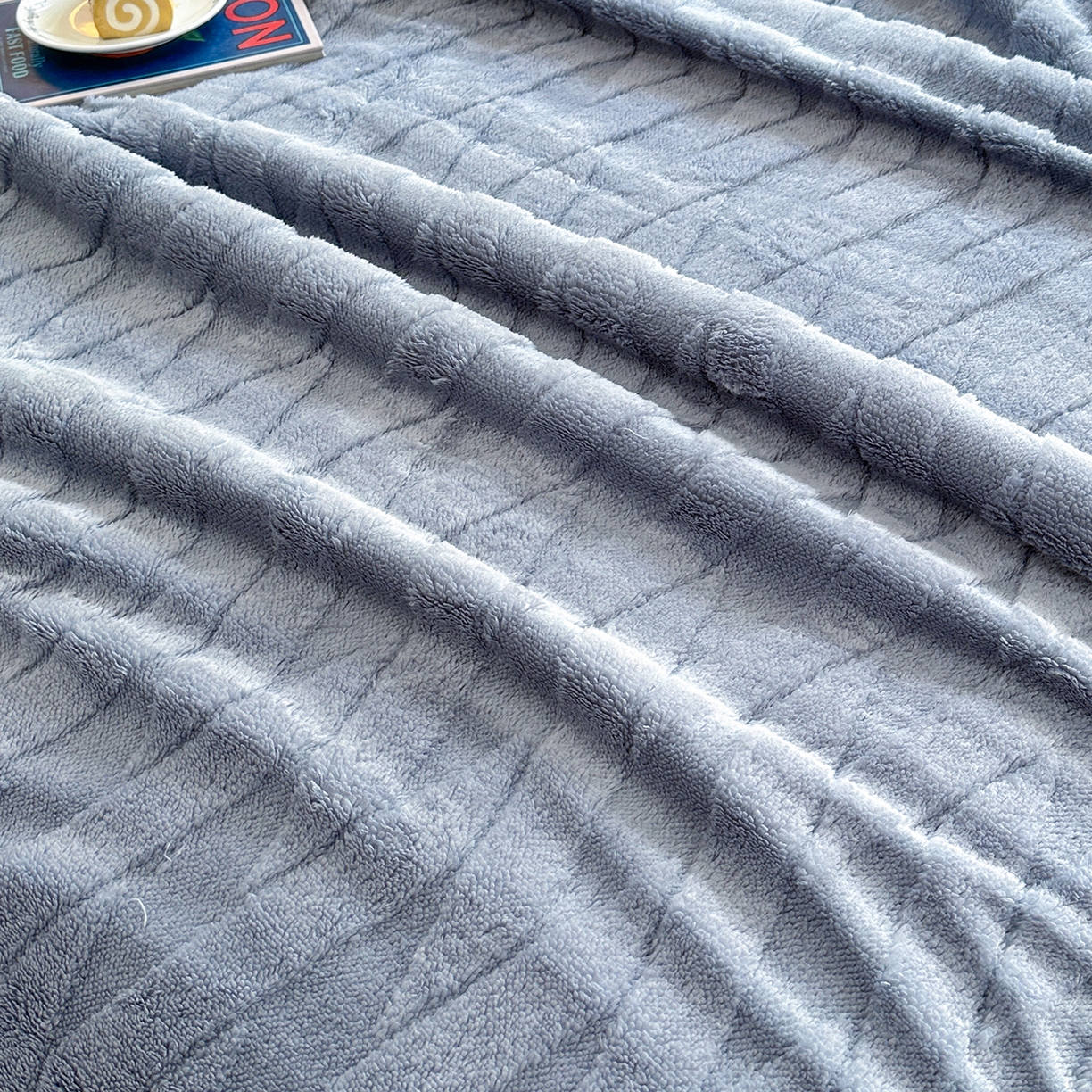 91家纺网 家纺一手货源 找家纺 （总）悦织湾家纺 2025新款塔芙绒羊羔绒舒棉绒毛毯交叉纹系列
