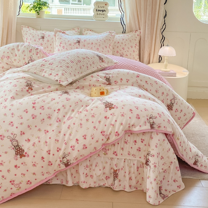 91家纺网 家纺一手货源 找家纺 （总）梦可莱家居 2025秋冬新品豆豆绒床盖大花边四件套