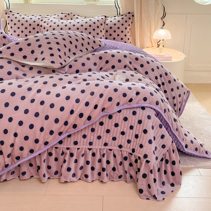 91家纺网 家纺一手货源 找家纺 （总）梦可莱家居 2025秋冬新品豆豆绒床盖大花边四件套