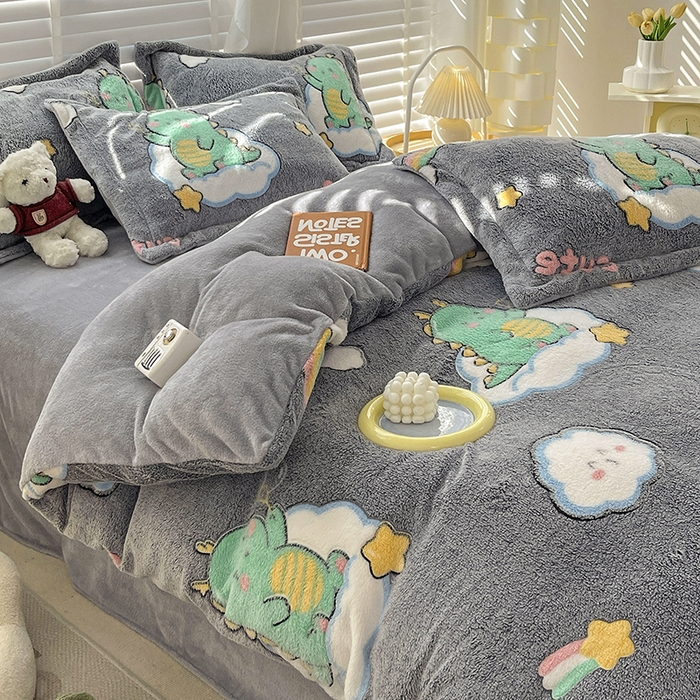 91家纺网 家纺一手货源 找家纺 梵克保罗 2025秋冬新品立体雪花绒单被套牛奶绒法莱绒雕花绒兔毛卡通四件套学生季四件套 小恐龙