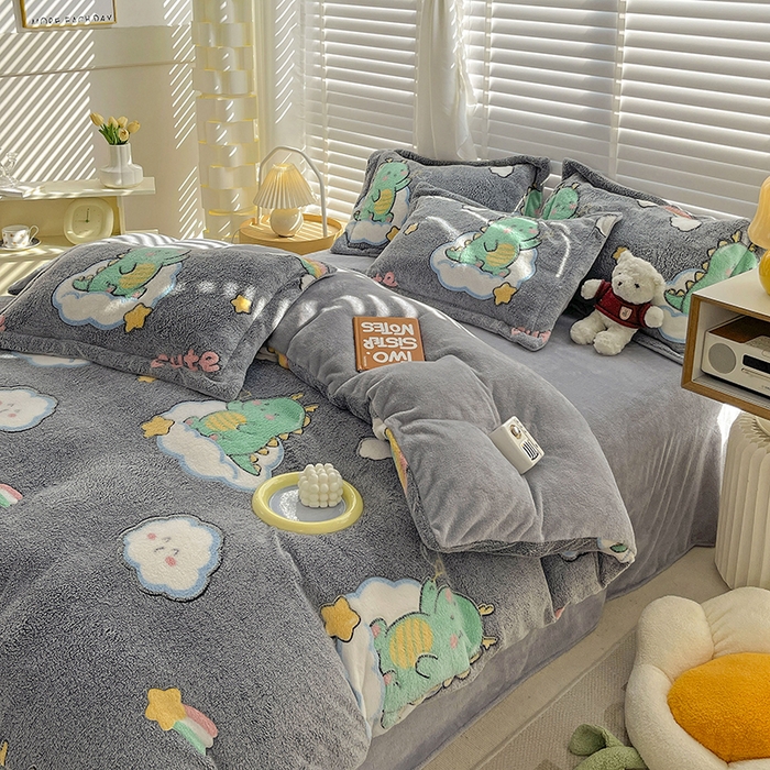 91家纺网 家纺一手货源 找家纺 梵克保罗 2025秋冬新品立体雪花绒单被套牛奶绒法莱绒雕花绒兔毛卡通四件套学生季四件套 小恐龙