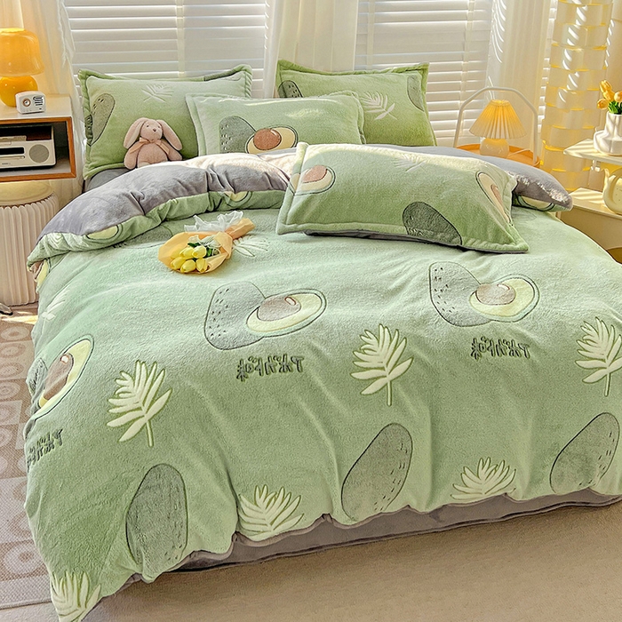 91家纺网 家纺一手货源 找家纺 梵克保罗 2025秋冬新品立体雪花绒单被套牛奶绒法莱绒雕花绒兔毛卡通四件套学生季四件套 爱心牛油果